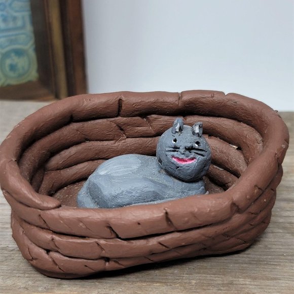Gray Kitty Cat in Basket Figurine - Picture 1 of 10